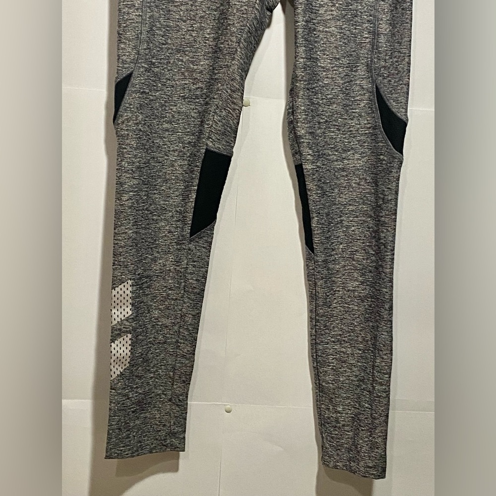PINK Ultimate Women’s Athletic Workout Wear Grey Pants Leggings - Size Medium - Picture 2 of 6